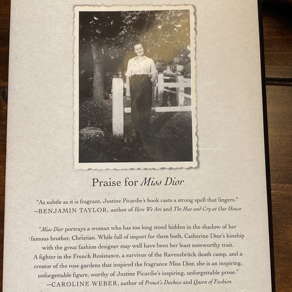 Miss. Dior A Story of courage & Couture. - Picture 4 of 12